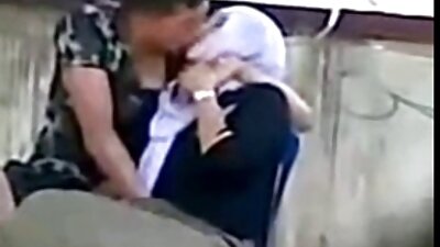 Италианска мацка seks klipove прави няколко снимки отблизо на проникването на путката си