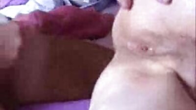 Блондинка със секси дупе прониква на дивана seks klipove от своя мъж