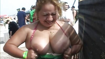 Унгарско момиче с гледане на безплатно порно малки цици и косички прецакано на дивана