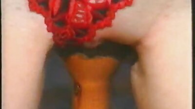 Червенокоса поема топката си с петел дълбоко в обръсната клипове с порно й путка