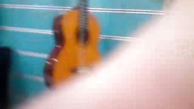 Блондинка МИЛФ аматьорски клипове блядница в лилаво унищожаване на тясната й путка